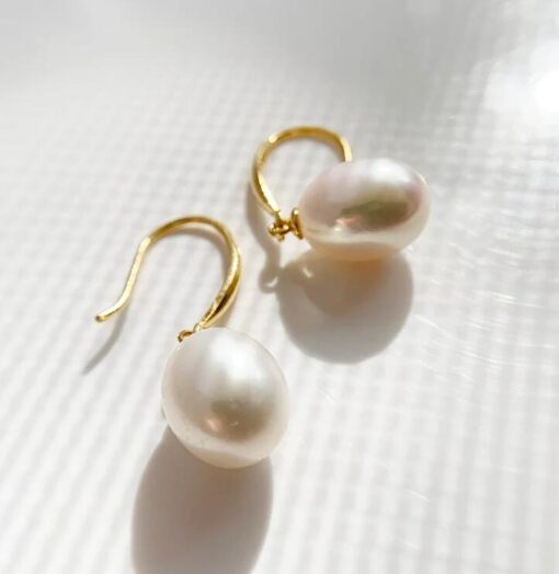 Water Drop Pearl Earring - Image 2